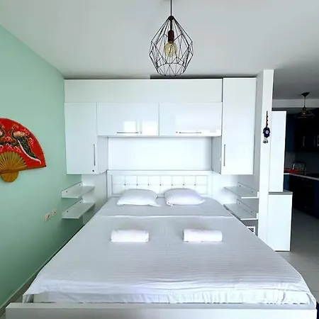 Picco Luxury Apartment, Bougainville Bay 아파트 Sarandë